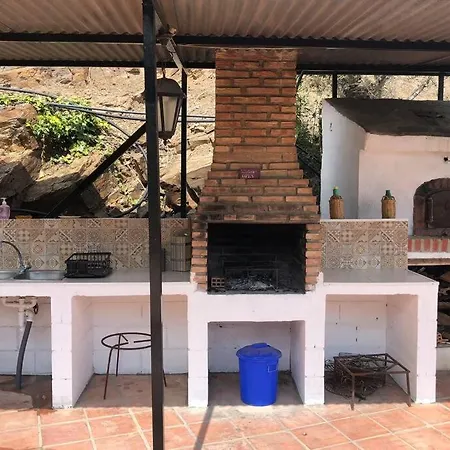 Cristina- Piscina Climatizada