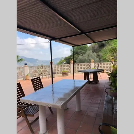 Cristina- Piscina Climatizada