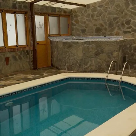Cristina- Piscina Climatizada