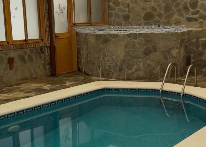 Cristina- Piscina Climatizada